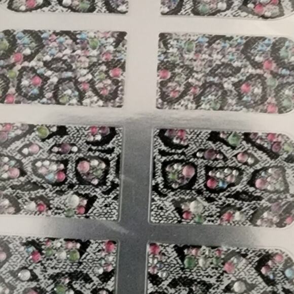 Dashing Diva Design FX Nail Appliques 4 pack the ultimate in nail fashion - Picture 4 of 9